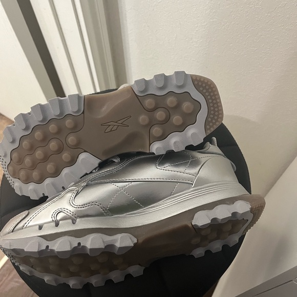 Reebok Cardi B Sneakers New with tags Size 8 - Picture 5 of 8